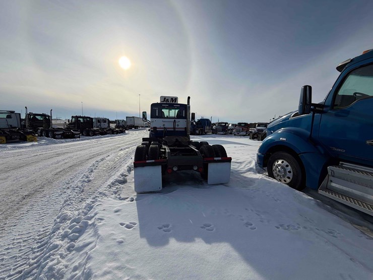 2015-peterbilt-579-image-4