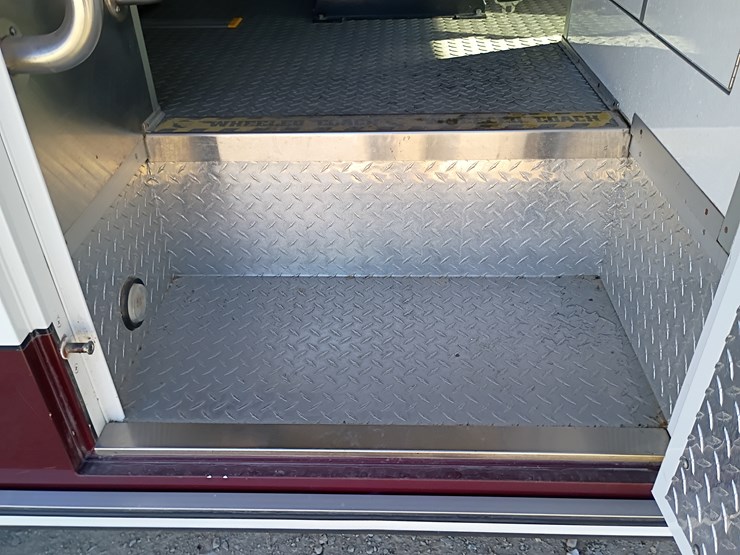 2009-ford-e450-image-93