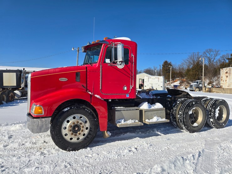 1996-peterbilt-385-image-5