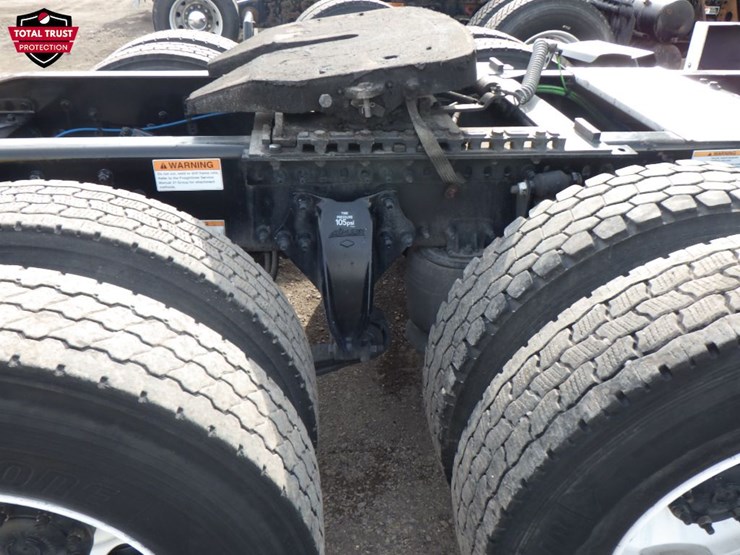 2020-freightliner-cascadia-126-image-9