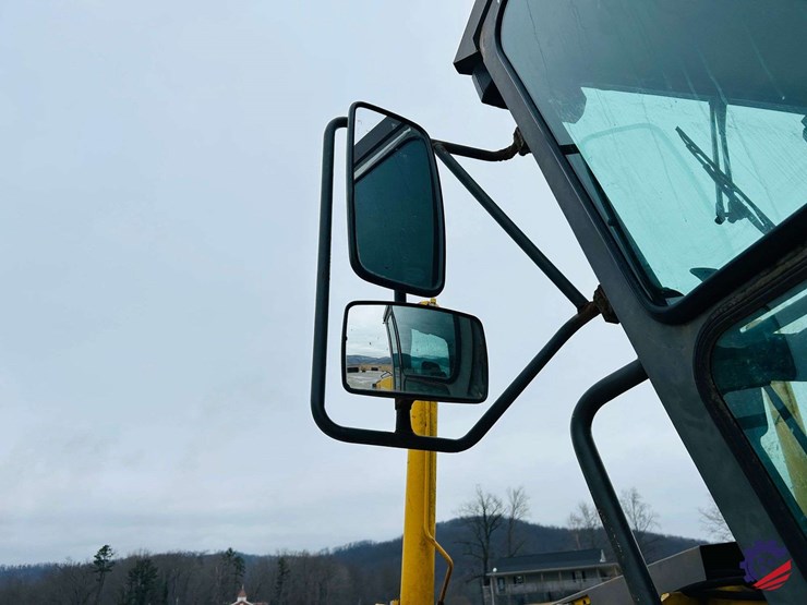 2003-volvo-g710b-image-101