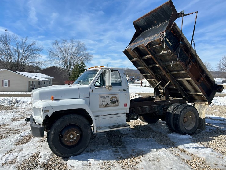 1984-ford-f700-image-28