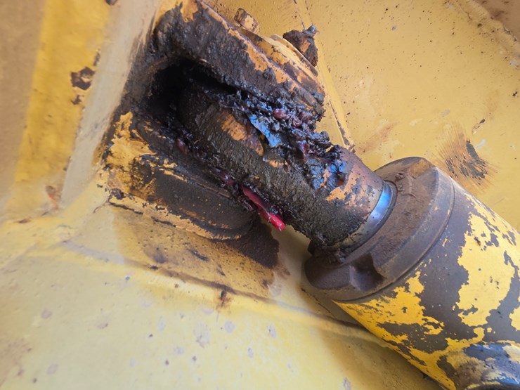 caterpillar-d25c-image-77