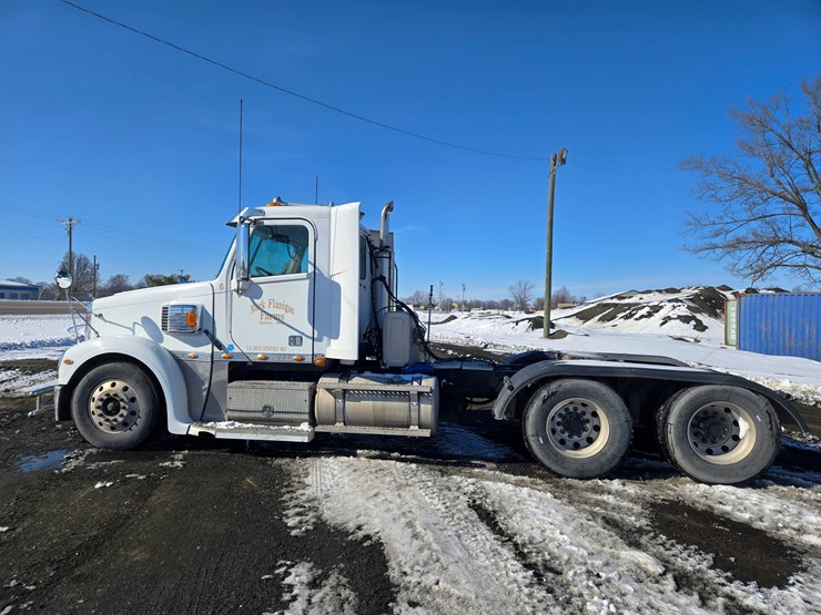 2012-freightliner-coronado-132-image-10