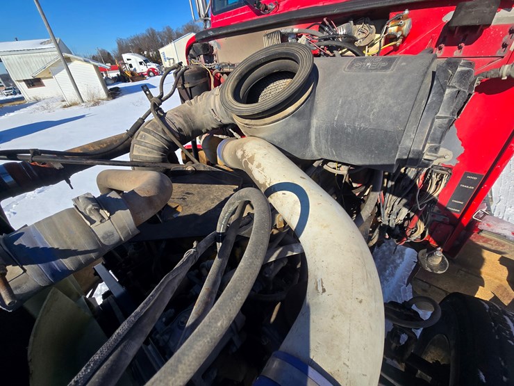 1996-peterbilt-385-image-38