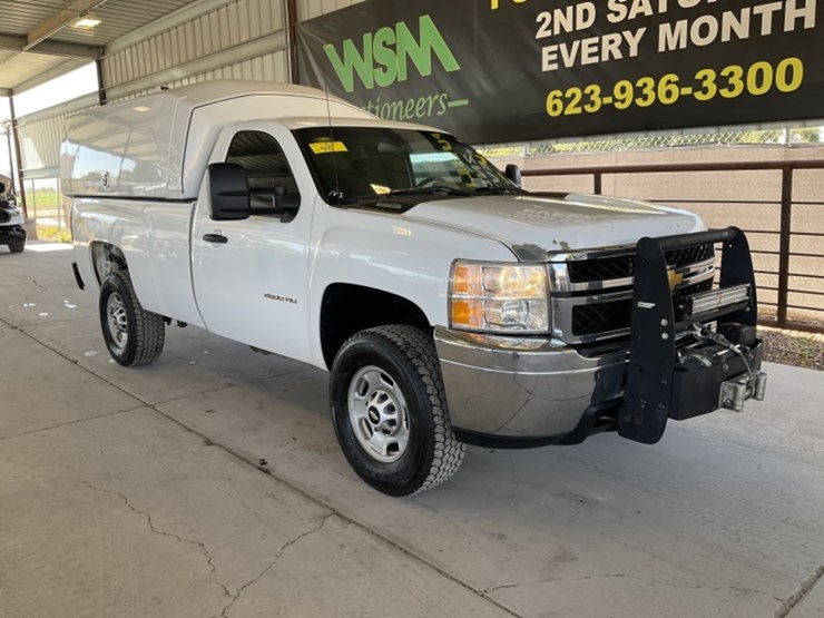 2014-chevrolet-silverado-2500-image-2