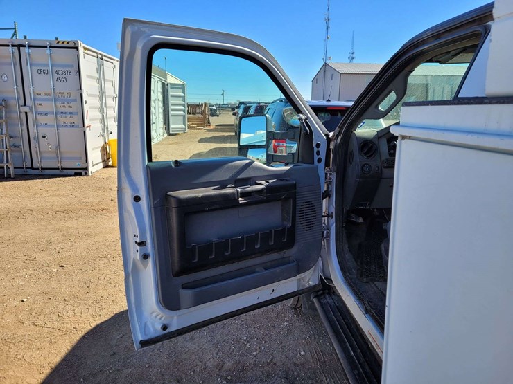 2016-ford-f550-image-19