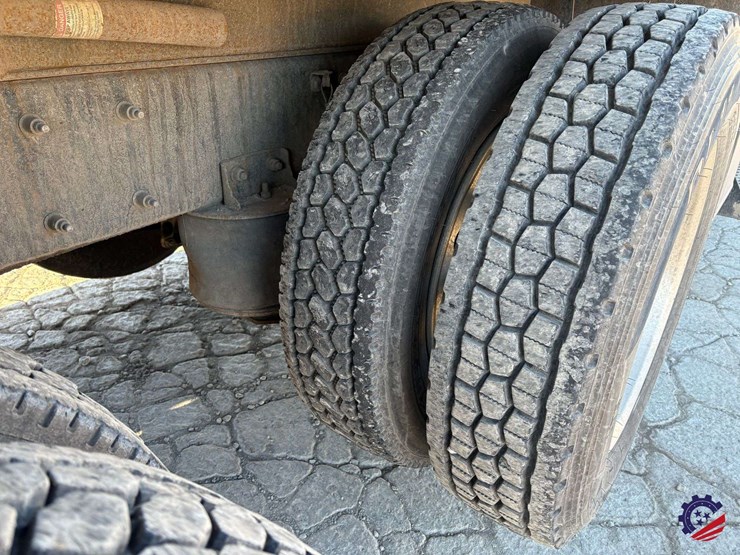 2020-kenworth-t880-image-29