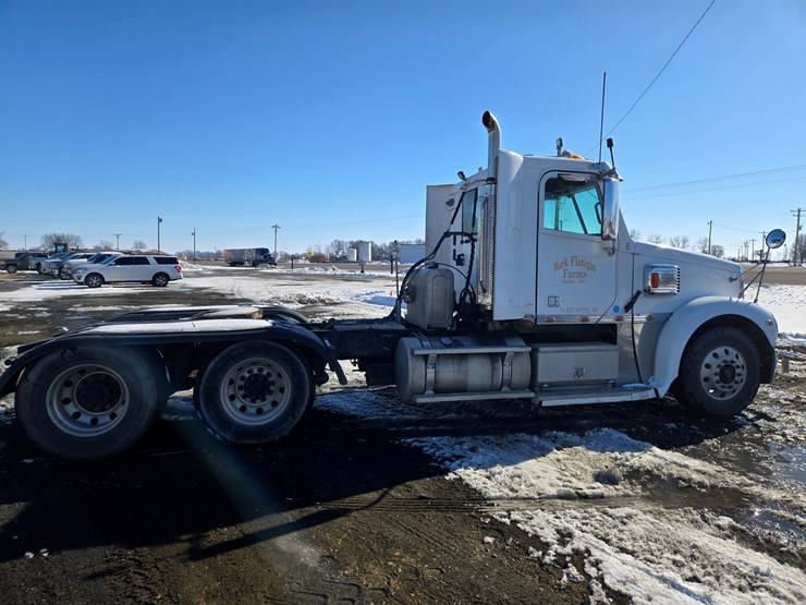 2012-freightliner-coronado-132-image-24