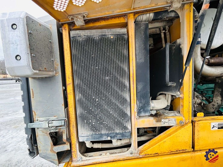 2003-volvo-g710b-image-121