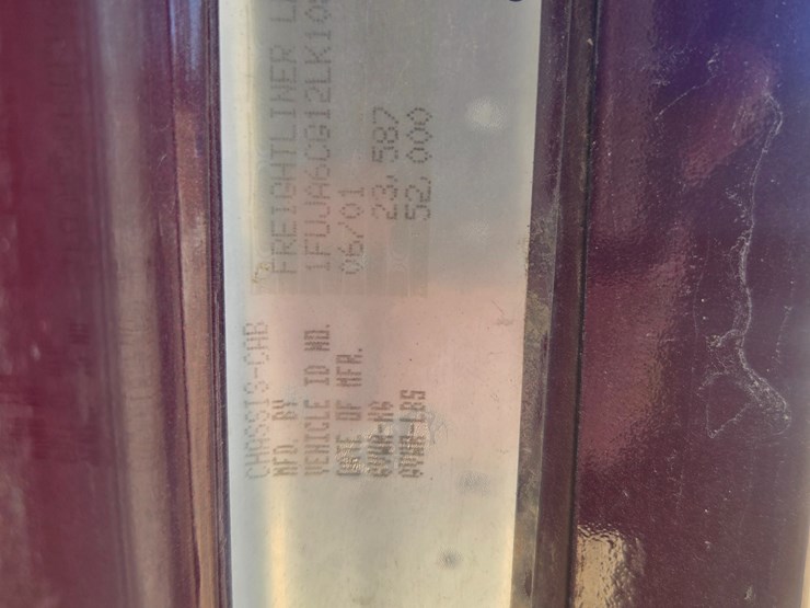 2002-freightliner-columbia-120-image-56