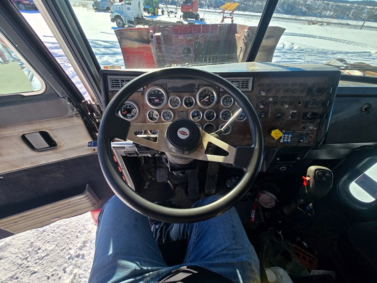 1996-peterbilt-385-image-66