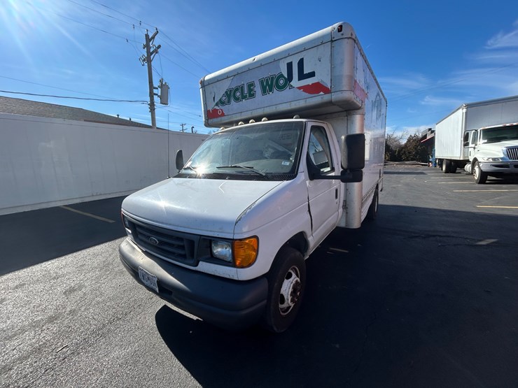 2006-ford-e450-image-33