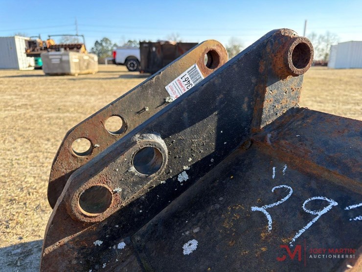 29"-smooth-bucket-backhoe-attachment-image-6