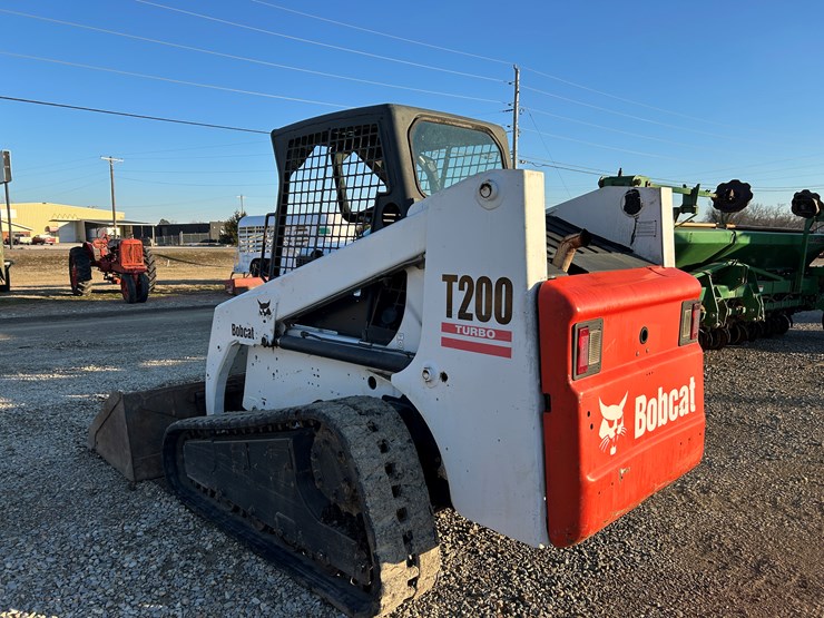 2005-bobcat-t200-image-6