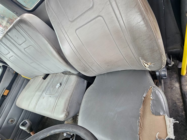 1999-freightliner-fl70-image-48