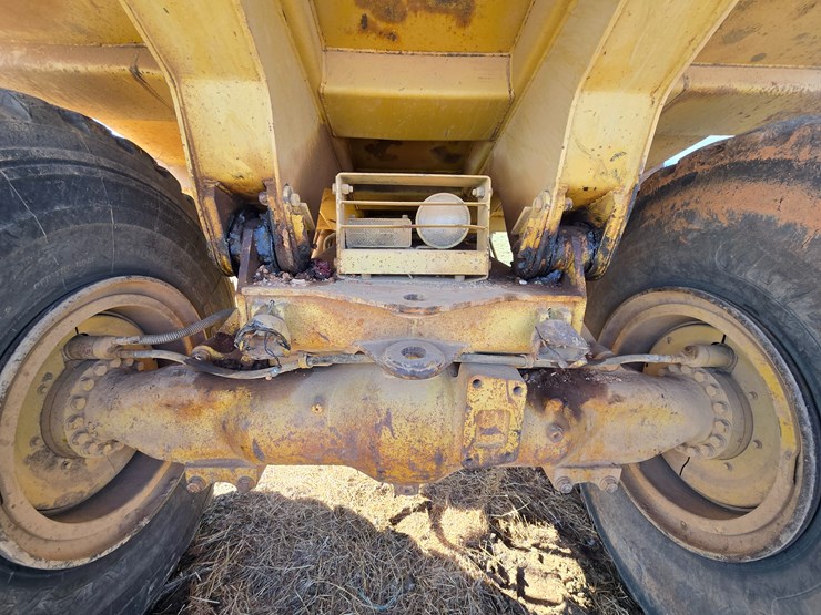 caterpillar-d25c-image-80