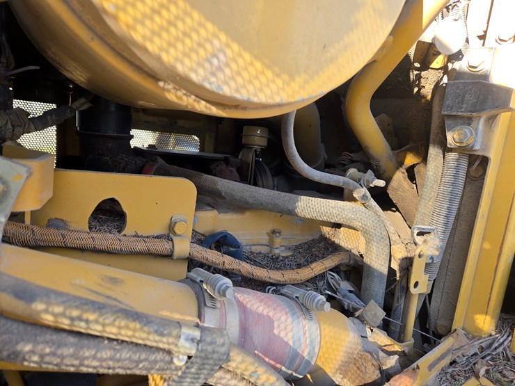 2002-caterpillar-d6r-image-32