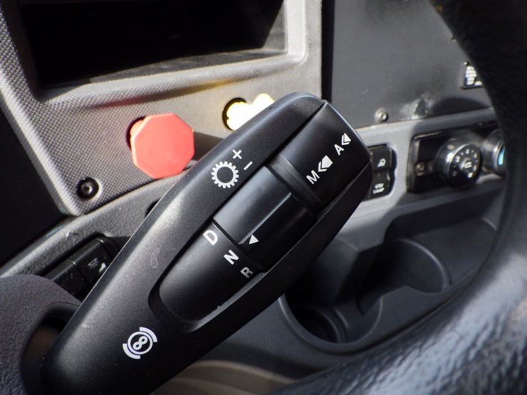 2015-freightliner-cascadia-125-image-19