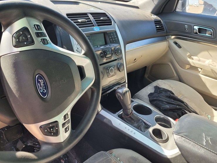 2014-ford-explorer-image-16