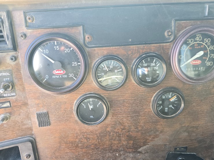 1999-peterbilt-330-image-81