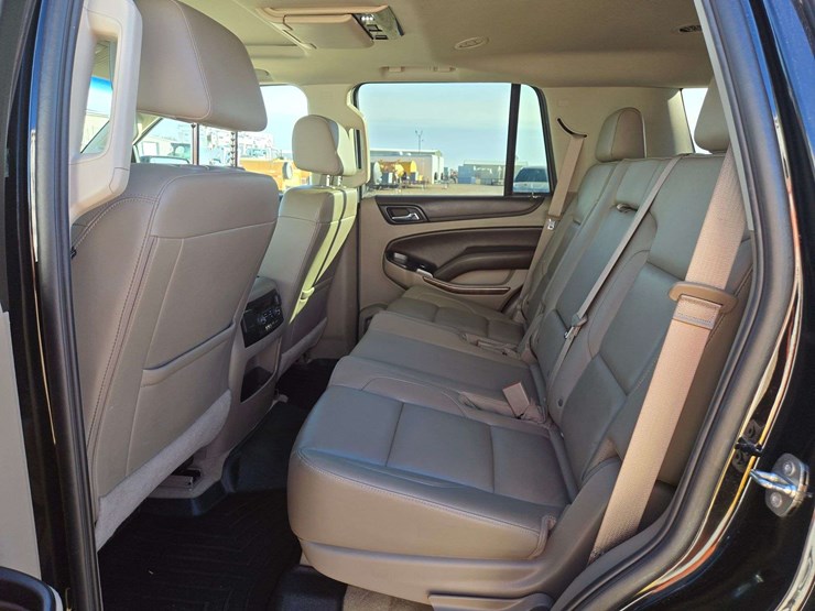 2016-chevrolet-tahoe-lt-image-10