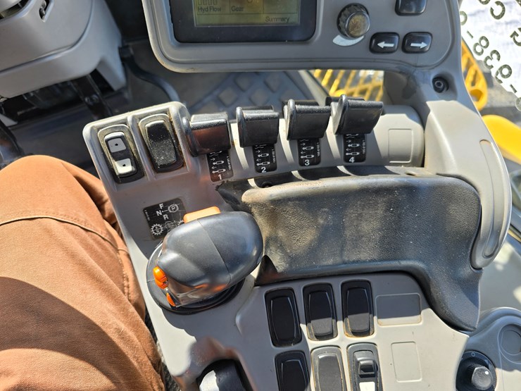 2003-challenger-mt855-image-99