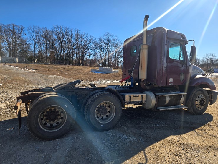 2002-freightliner-columbia-120-image-18