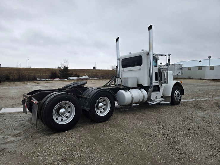 2007-peterbilt-379-image-22