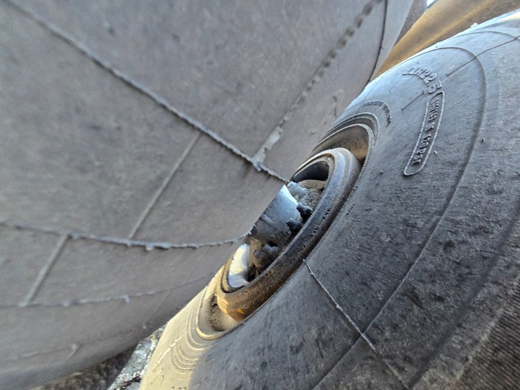 2012-freightliner-coronado-132-image-96