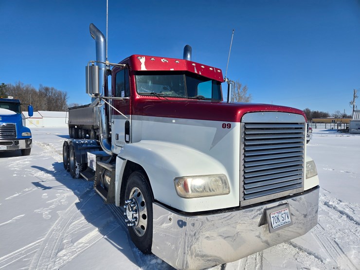 1995-freightliner-fld120-image-37