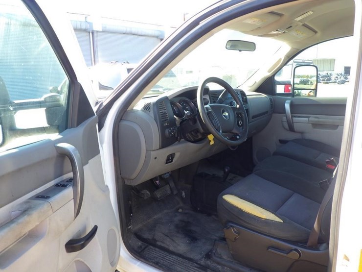 2014-chevrolet-3500hd-image-5