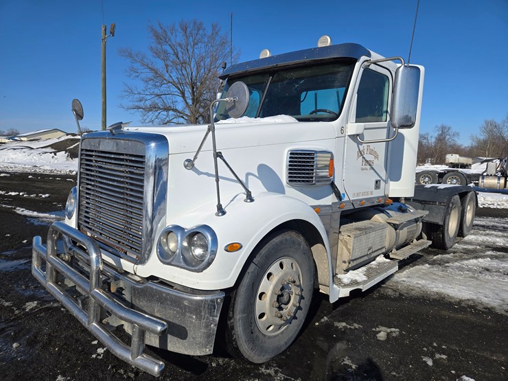 2012-freightliner-coronado-132-image-2