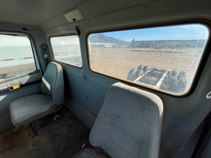 1996-freightliner-fl80-image-83