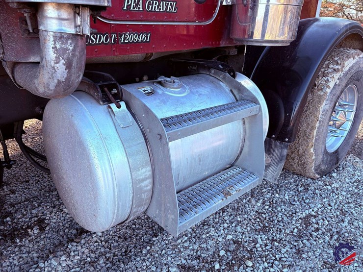 1999-peterbilt-357-image-22