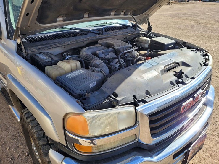 2005-gmc-sierra-2500-image-16