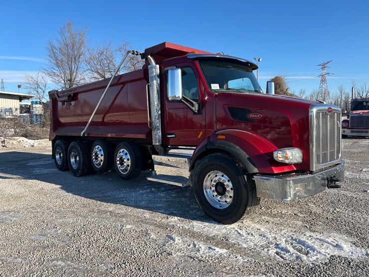 2015-peterbilt-567-image-32