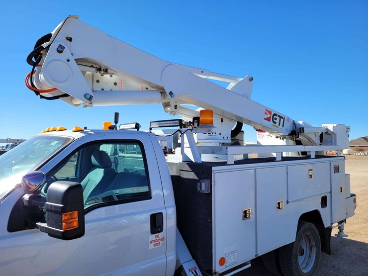 2016-ford-f550-image-18