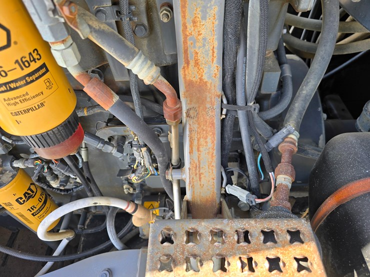 2003-challenger-mt855-image-85