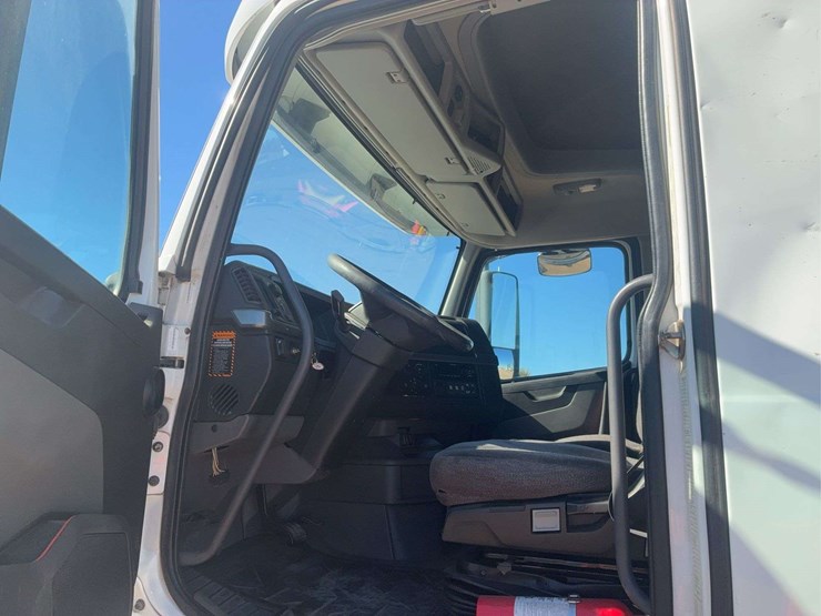 2019-volvo-volvo-vnl-tandem-axle-dual-conventional-new-generation-tractor-truck-image-22