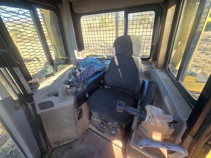 2002-caterpillar-d6r-image-37