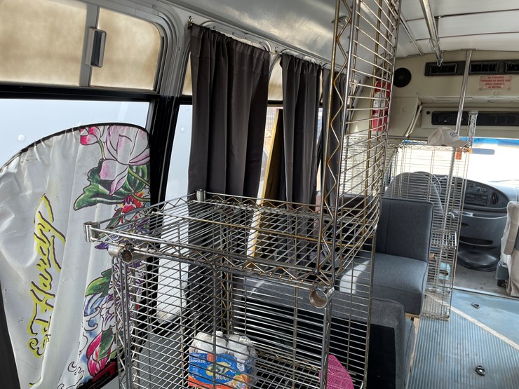 1998-ford-e350-image-20