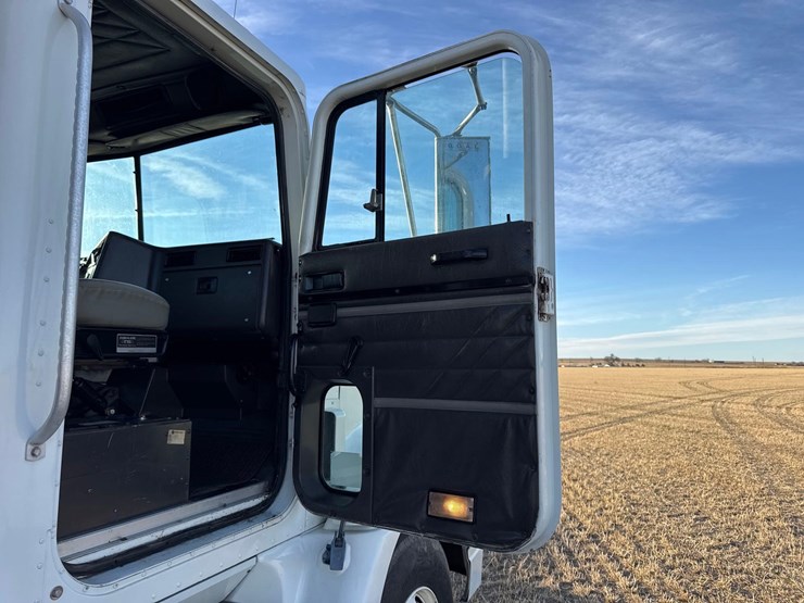 1999-international-60-image-76