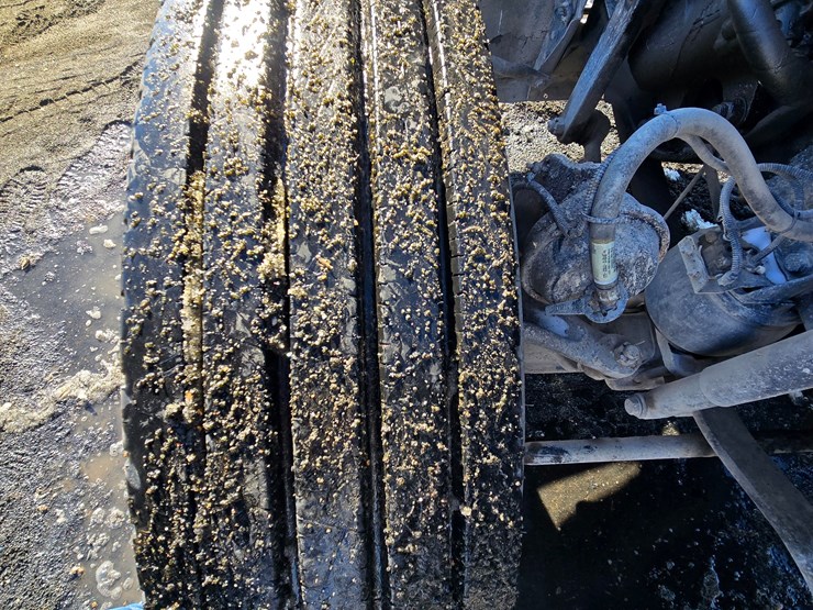 2012-freightliner-coronado-132-image-46