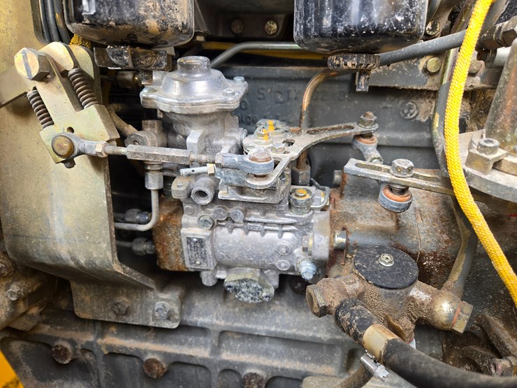 2004-deere-655c-image-38