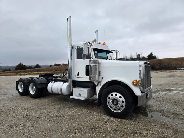 2007-peterbilt-379-image-31