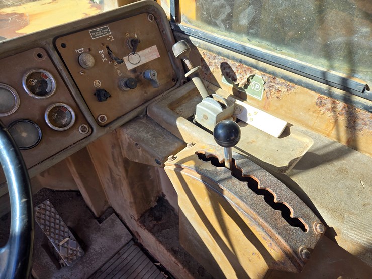 caterpillar-d25c-image-56