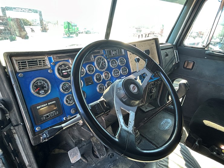 1997-peterbilt-379-image-5