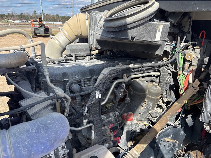 2024-kenworth-t880-image-18