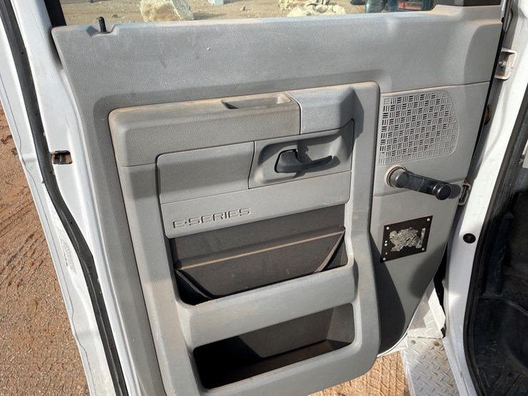 2009-ford-e350-image-8